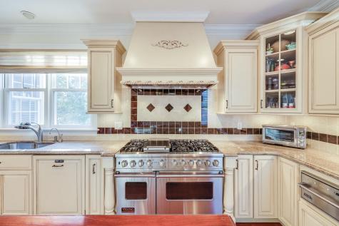 86 Highwood Lane Falmouth MA 02536