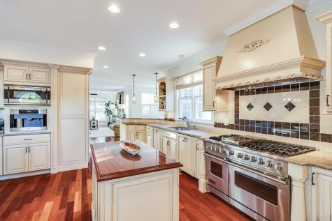 86 Highwood Lane Falmouth MA 02536