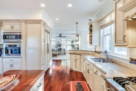 86 Highwood Lane Falmouth MA 02536