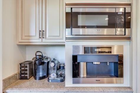 86 Highwood Lane Falmouth MA 02536