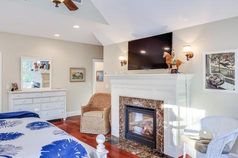 86 Highwood Lane Falmouth MA 02536