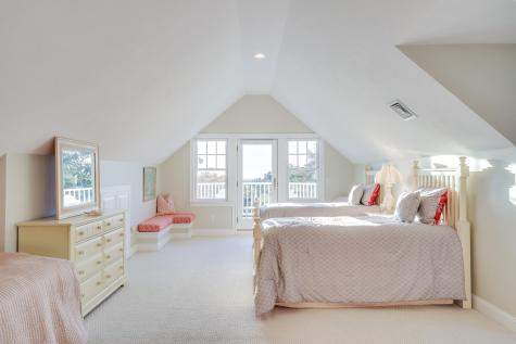 86 Highwood Lane Falmouth MA 02536