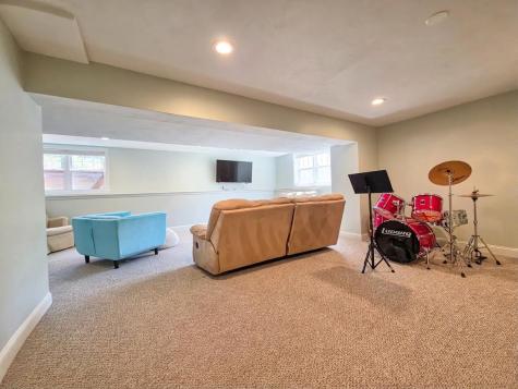 171 Captain Allen Way Whitman MA 02382