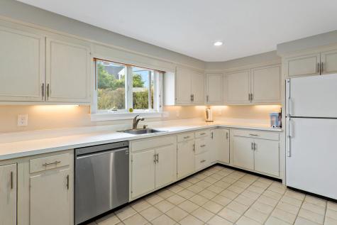107 S Abbey Gate Barnstable MA 02635