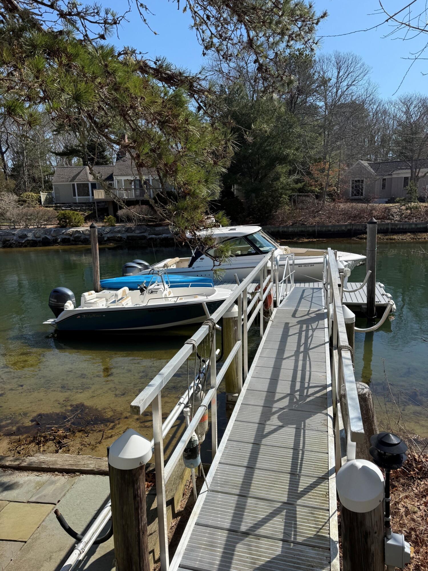 18 Spoondrift Circle Mashpee MA 02649