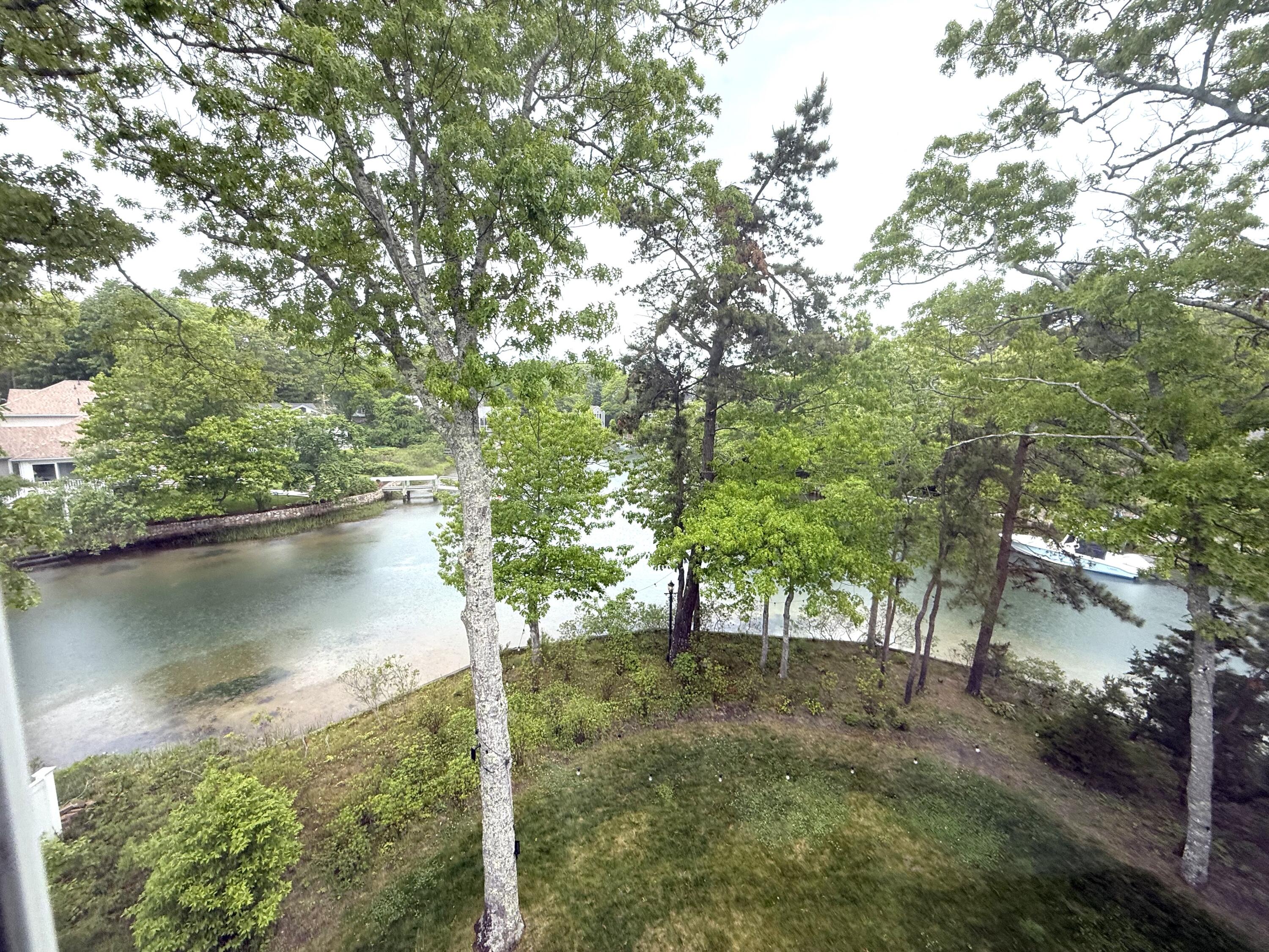 18 Spoondrift Circle Mashpee MA 02649