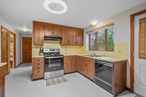 8 Old Wharf Road Harwich MA 02646