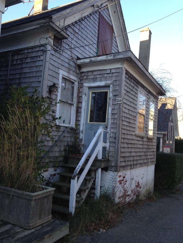 24 Cottage Street Provincetown MA 02657