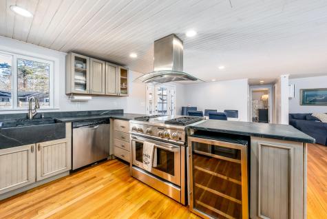 10 Uncle Bills Way Dennis MA 02638