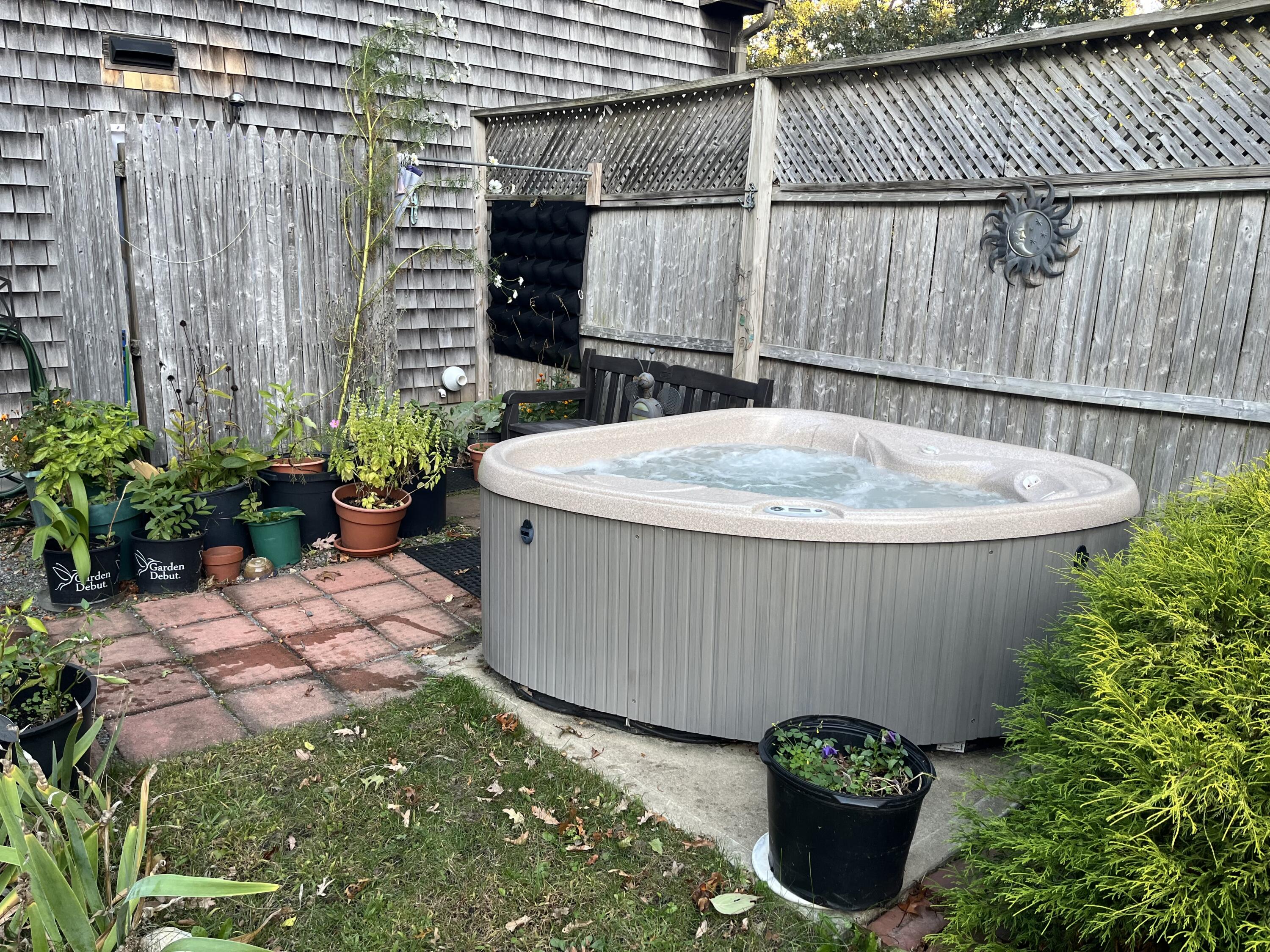 323 County Road Oak Bluffs MA 02557