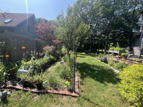 323 County Road Oak Bluffs MA 02557