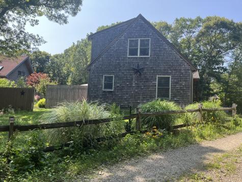 323 County Road Oak Bluffs MA 02557