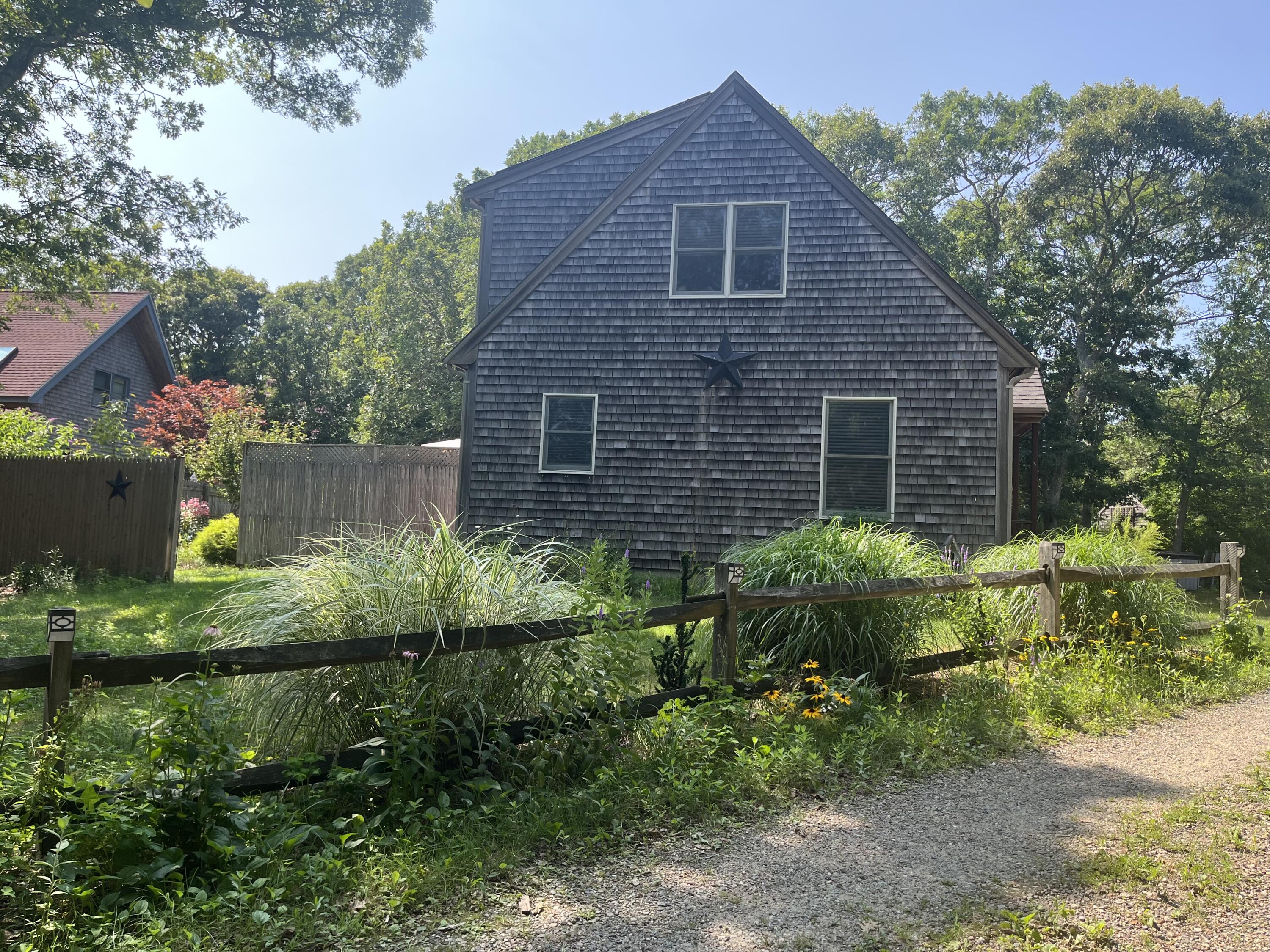 323 County Road Oak Bluffs MA 02557