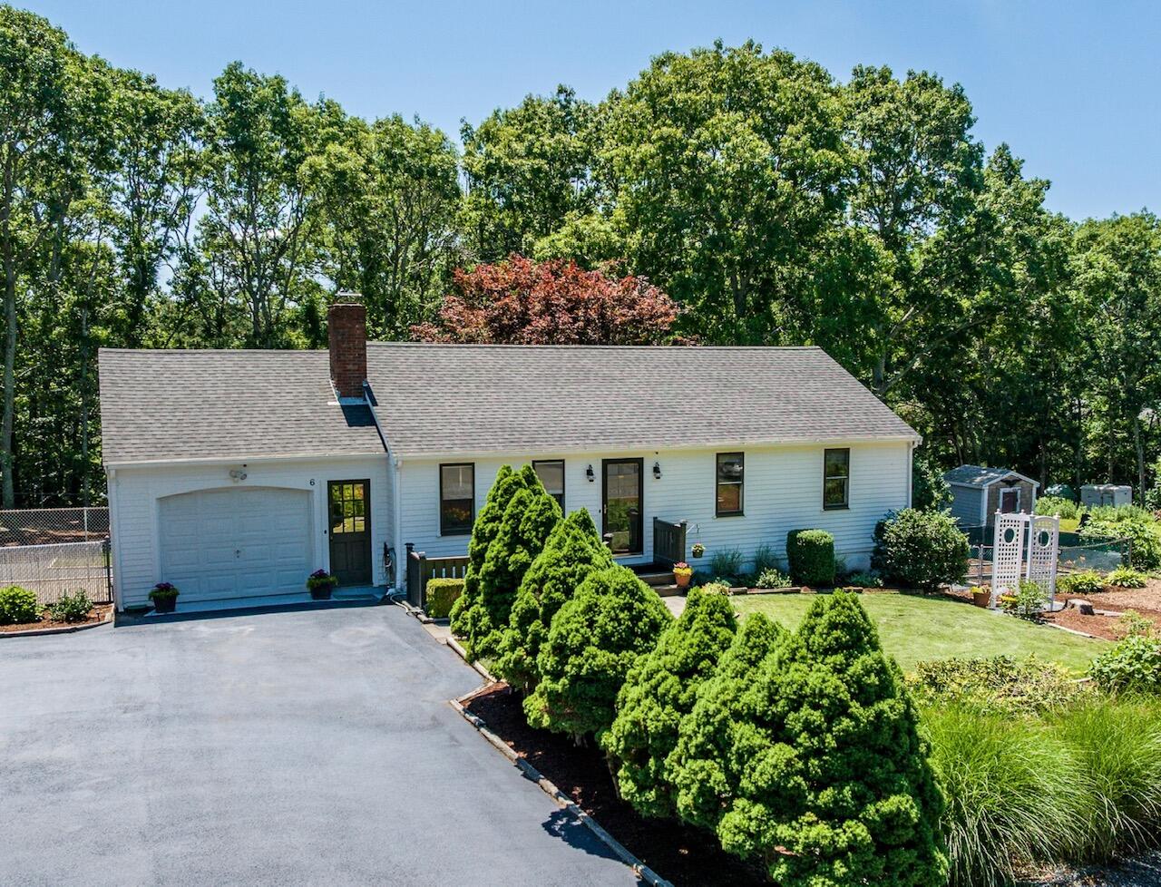 6 Emerald Way Forestdale MA 02644