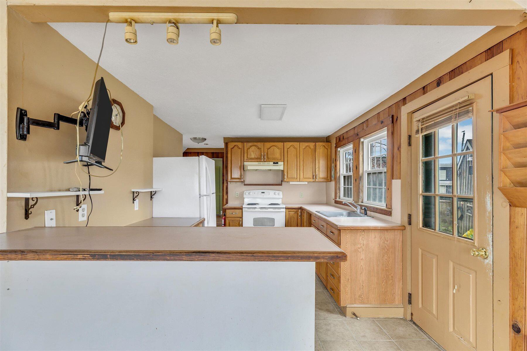 2 Freeman Avenue Sandwich MA 02563