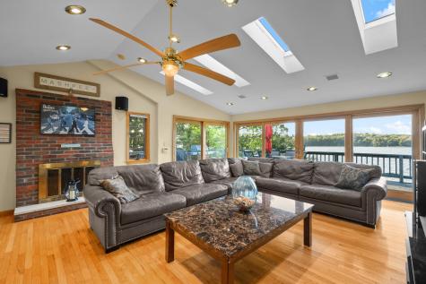 42 Cayuga Mashpee MA 02649