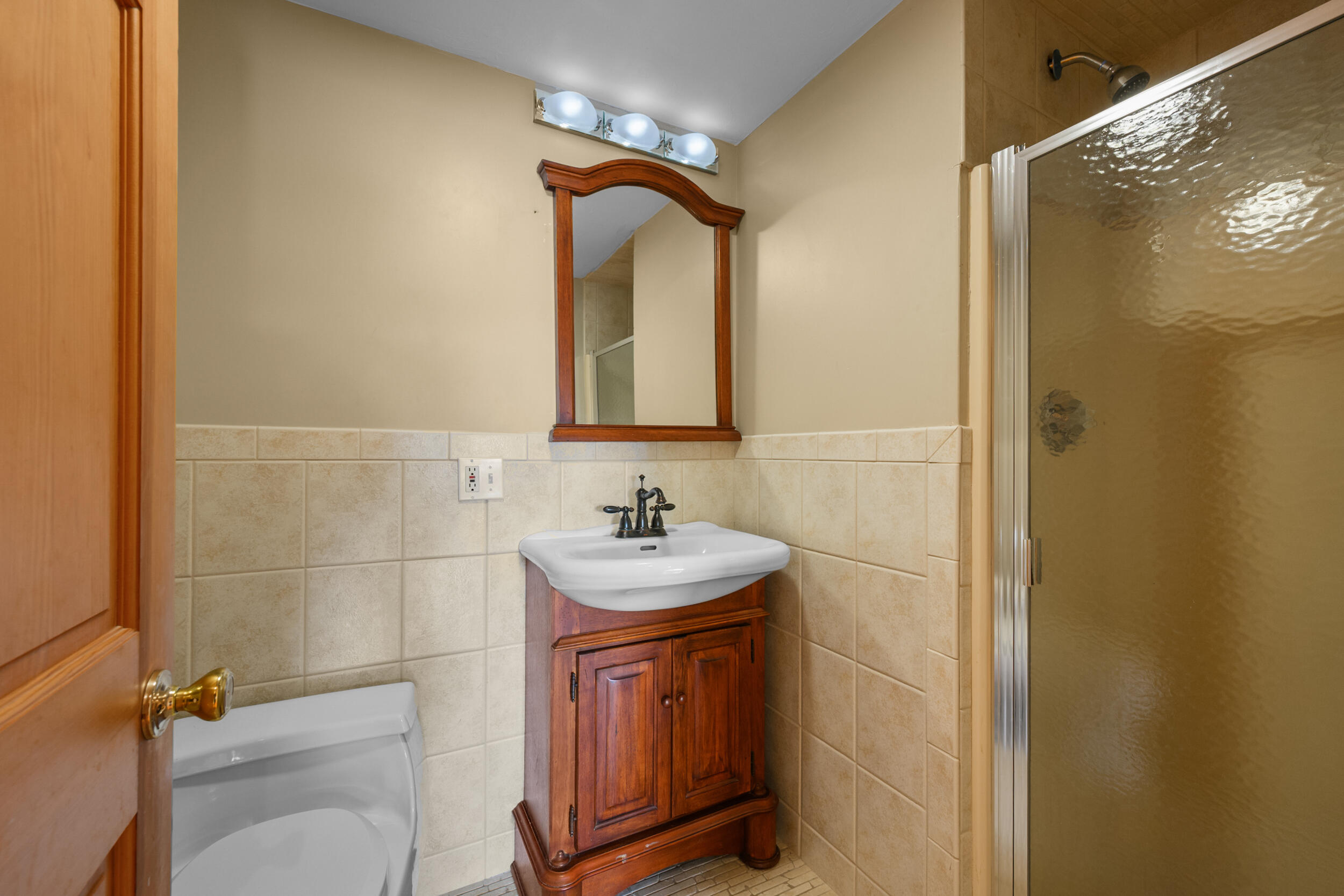 42 Cayuga Mashpee MA 02649