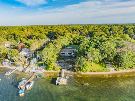 42 Cayuga Mashpee MA 02649