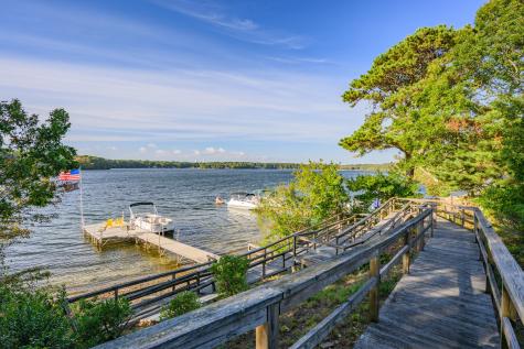 42 Cayuga Mashpee MA 02649