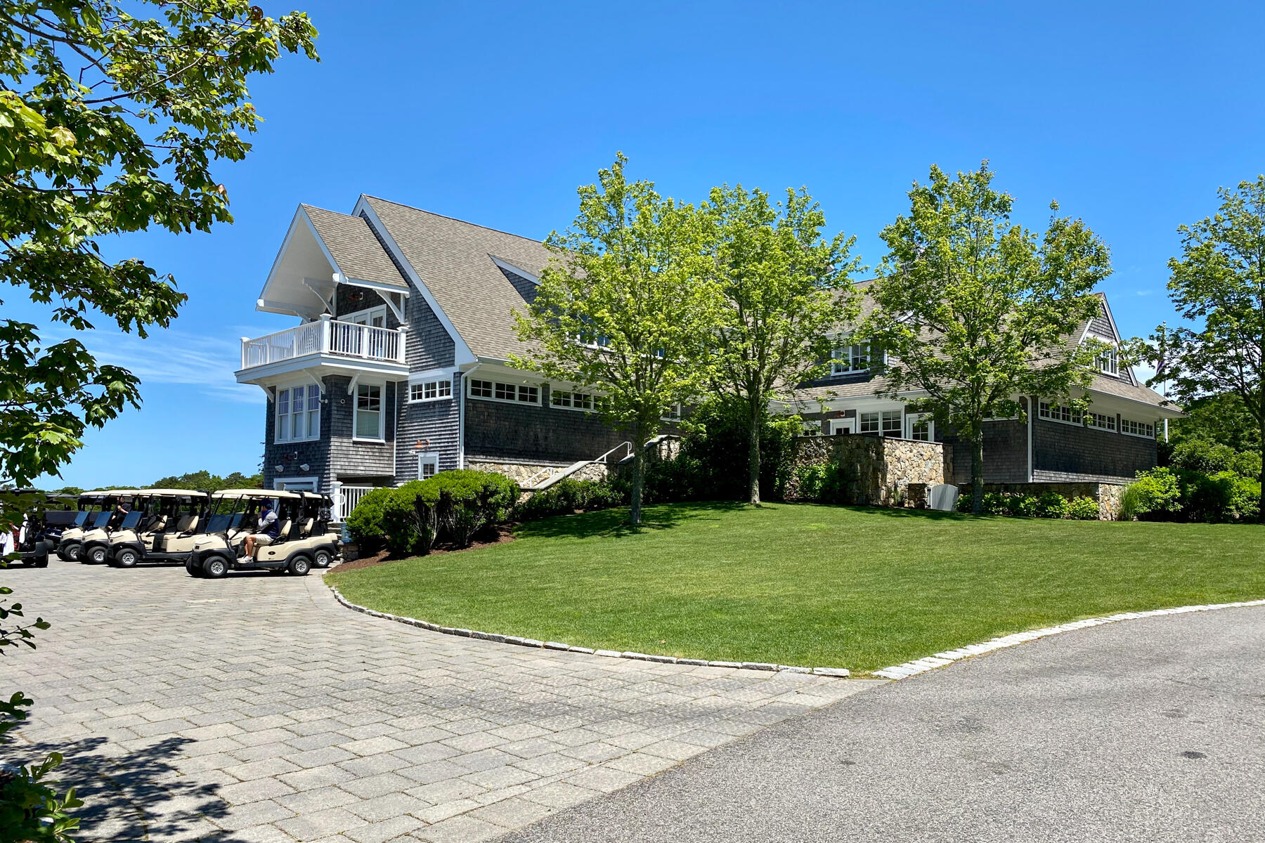 77 Highwood Lane Falmouth MA 02536