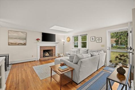 11 Regis Road East Falmouth MA 02536