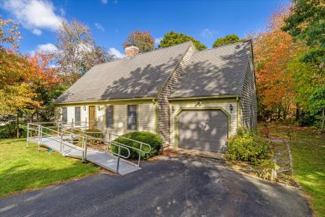 7 Sandy Way Mashpee MA 02649