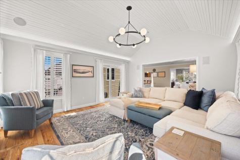 20 Settlers Way Bourne MA 02532