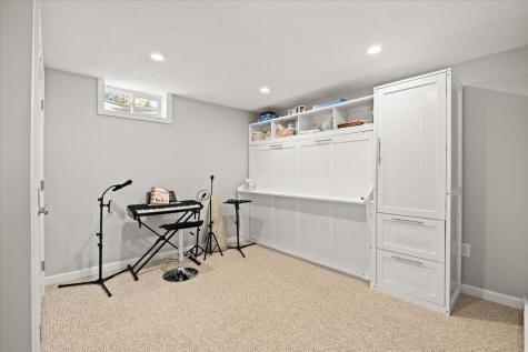 20 Settlers Way Bourne MA 02532