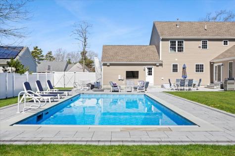 20 Settlers Way Bourne MA 02532