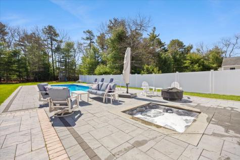 20 Settlers Way Bourne MA 02532