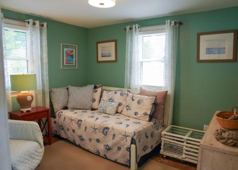 16 Dartmouth Street Barnstable MA 02601