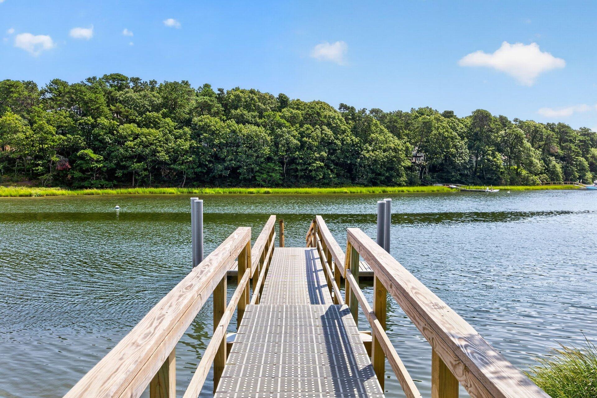 28 Quaker Run Road Mashpee MA 02649