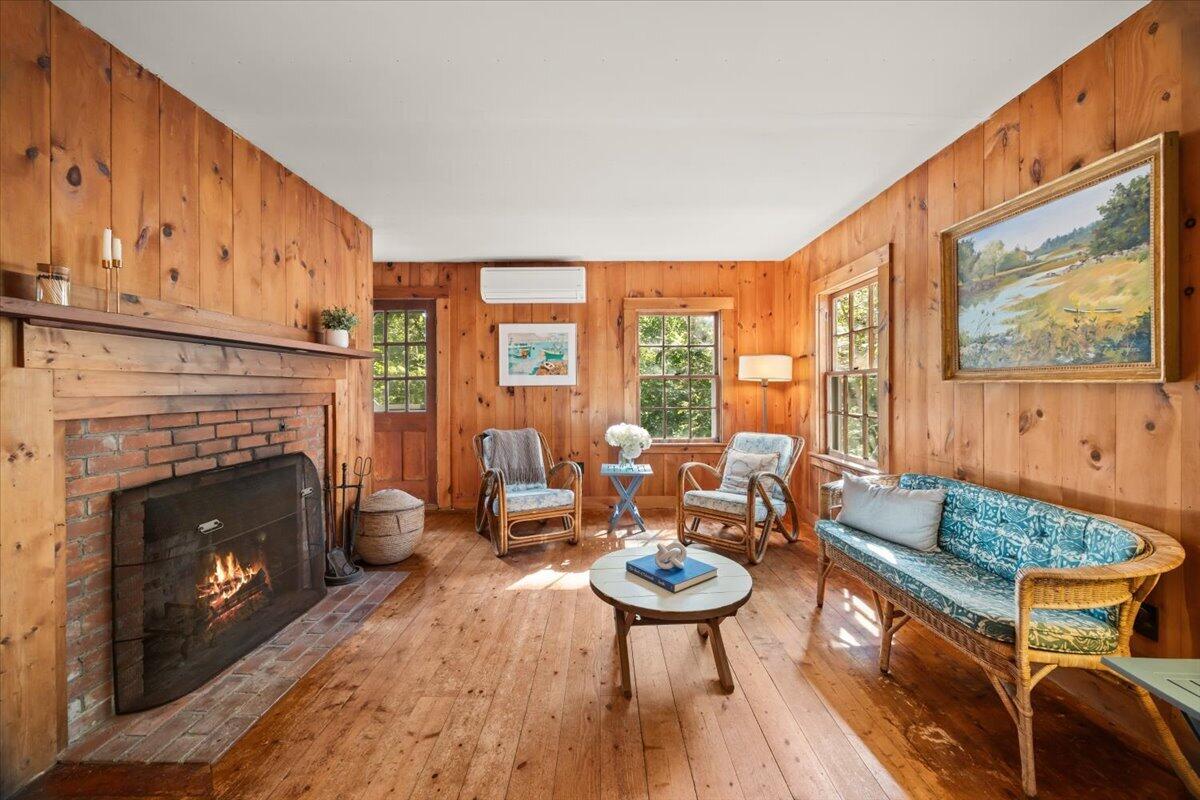 89 F R Lillie Road Woods Hole MA 02543