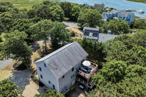 21 Debbie Lane Mashpee MA 02649