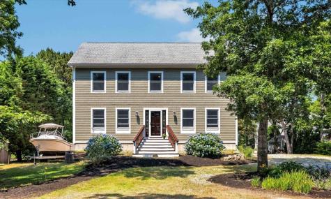 21 Debbie Lane Mashpee MA 02649