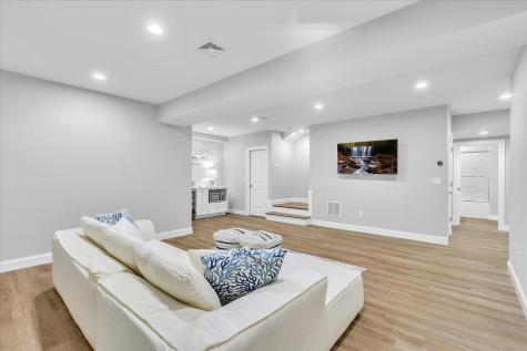 15 Rosewood Circle Mashpee MA 02649