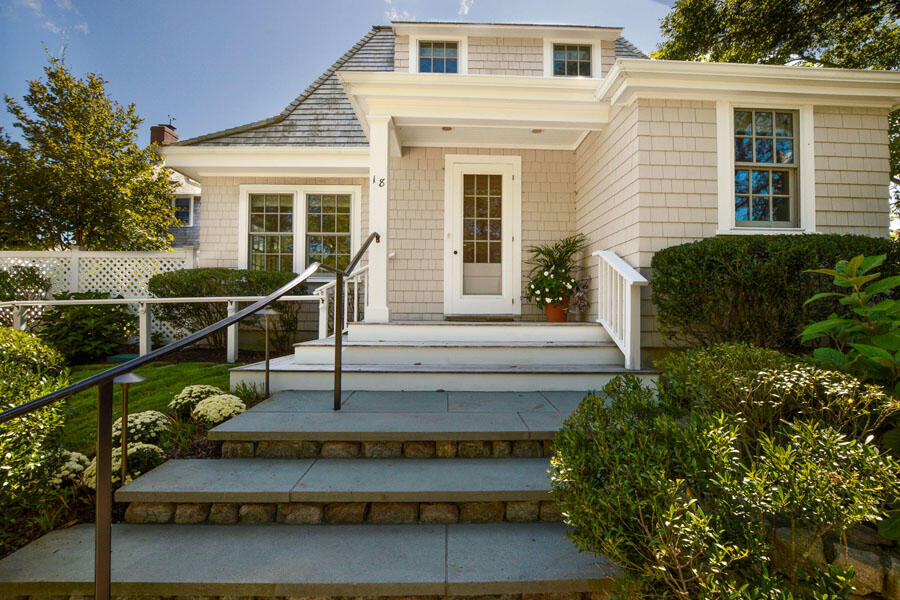 18 Mount Vernon Avenue Barnstable MA 02647