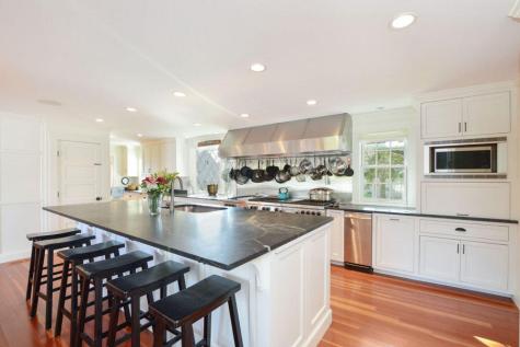 18 Mount Vernon Avenue Barnstable MA 02647