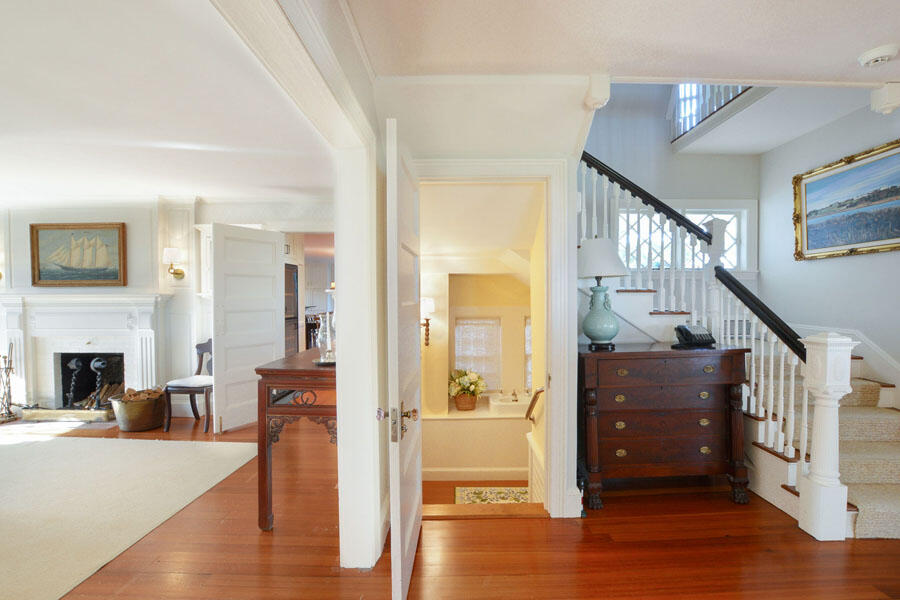 18 Mount Vernon Avenue Barnstable MA 02647