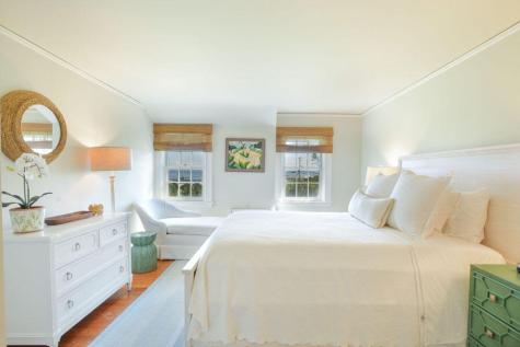 18 Mount Vernon Avenue Barnstable MA 02647