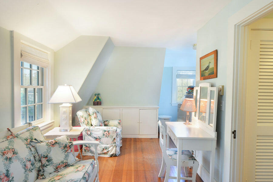 18 Mount Vernon Avenue Barnstable MA 02647