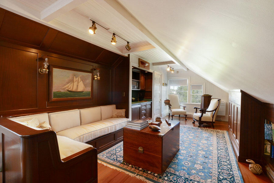 18 Mount Vernon Avenue Barnstable MA 02647