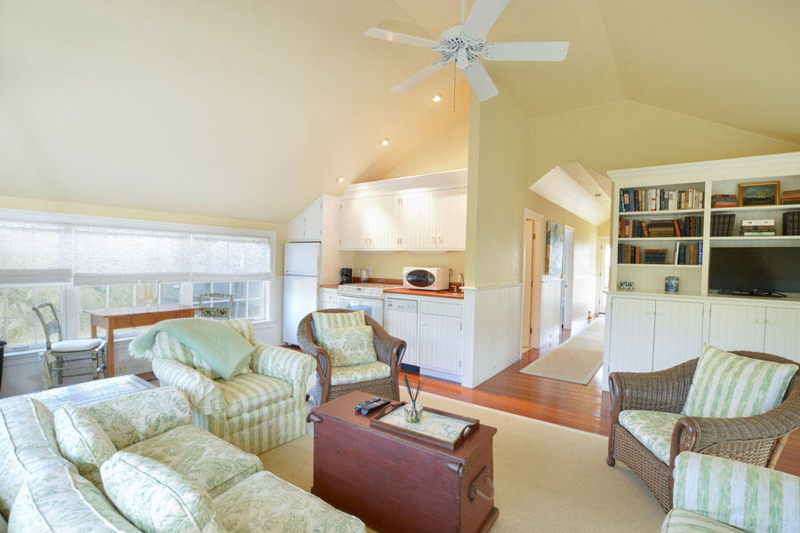 18 Mount Vernon Avenue Barnstable MA 02647