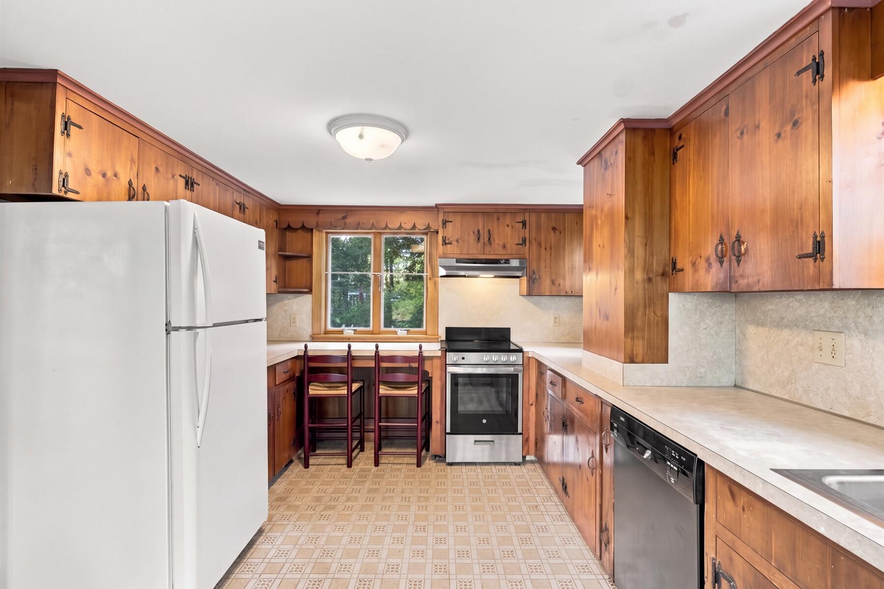 170 Lakeview Avenue Falmouth MA 02540