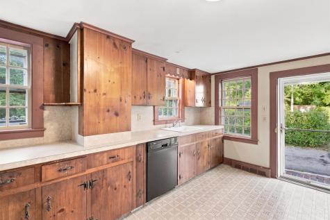 170 Lakeview Avenue Falmouth MA 02540