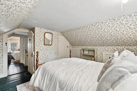 170 Lakeview Avenue Falmouth MA 02540
