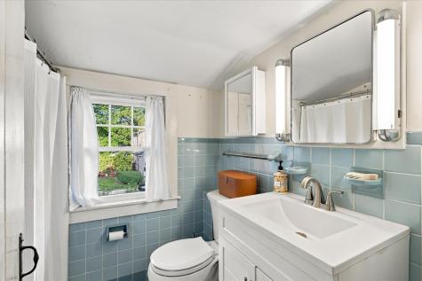 170 Lakeview Avenue Falmouth MA 02540