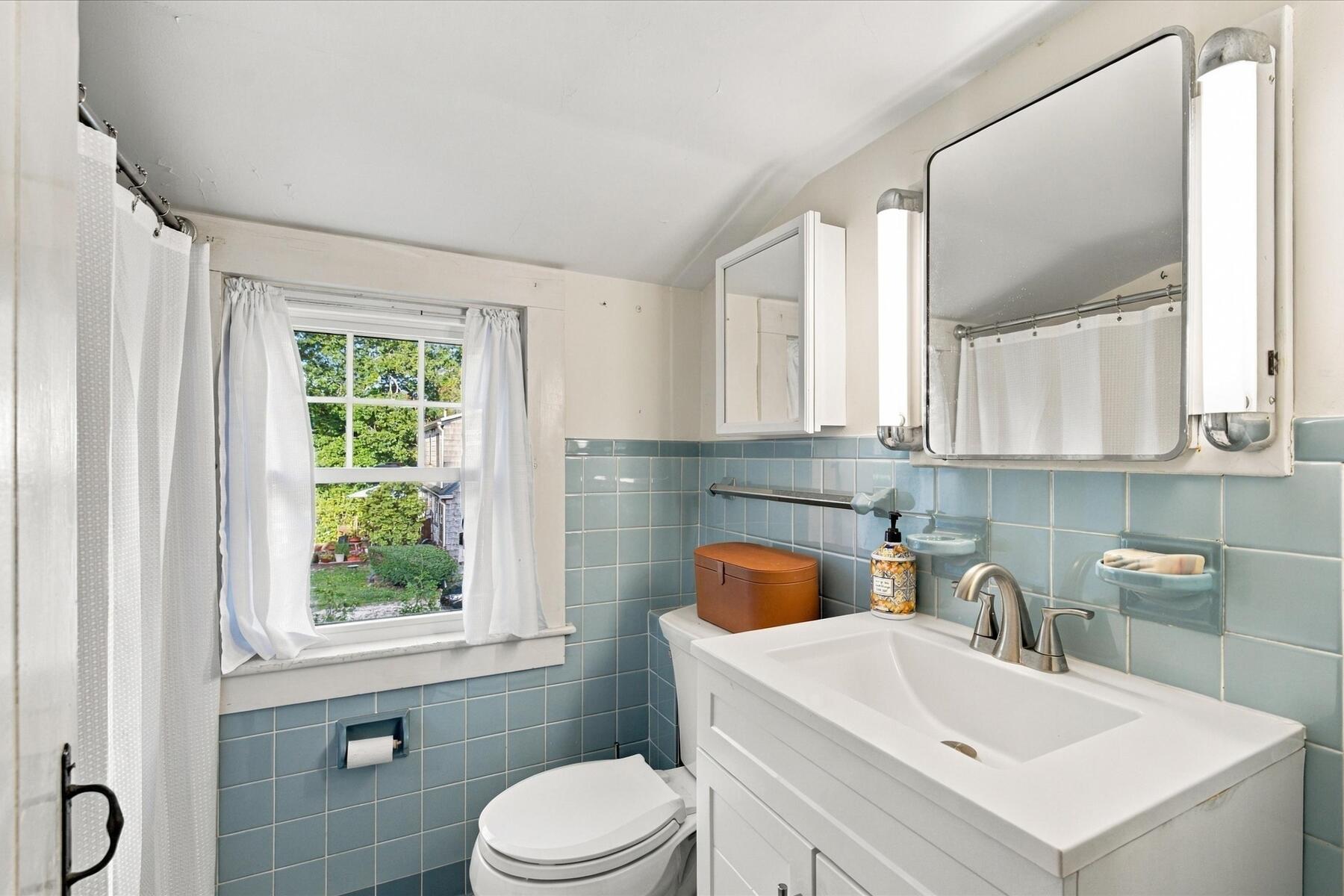 170 Lakeview Avenue Falmouth MA 02540