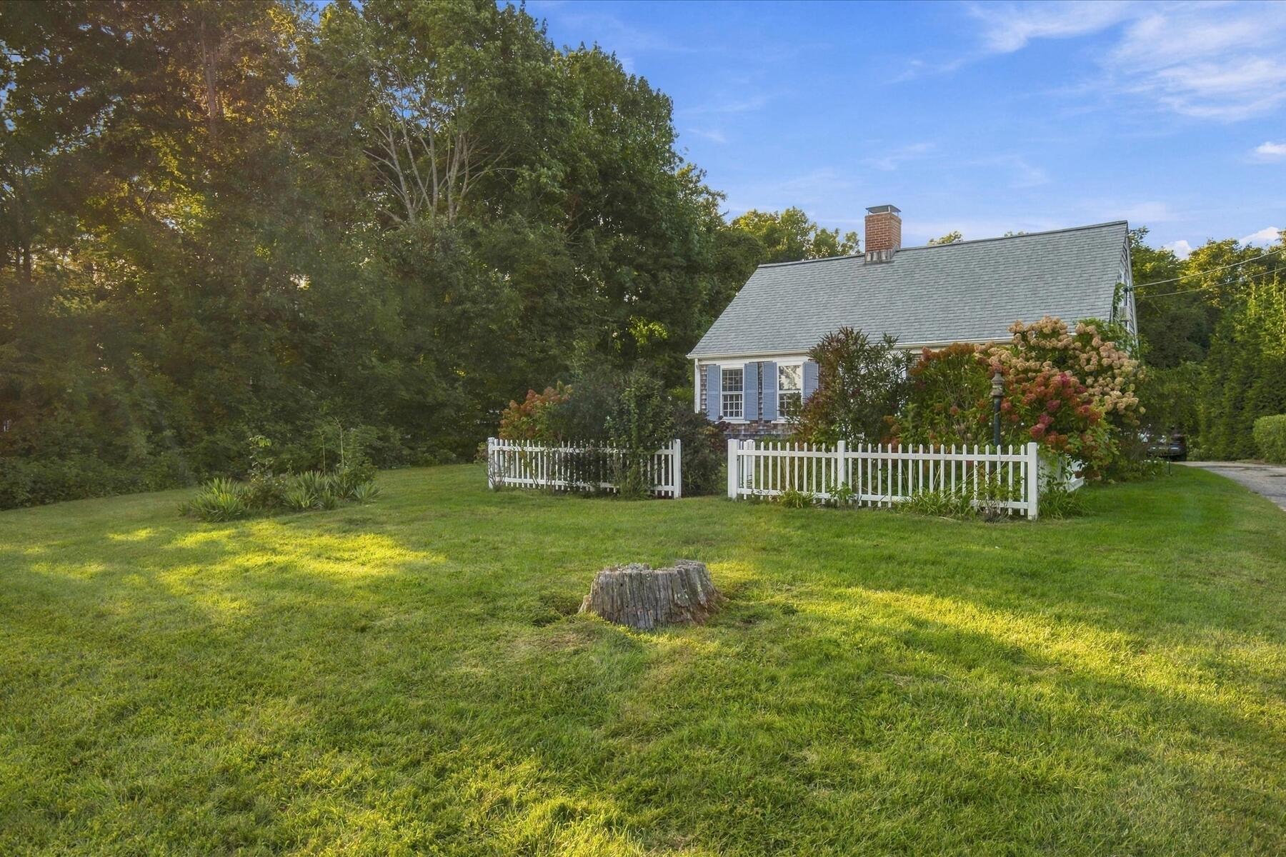 170 Lakeview Avenue Falmouth MA 02540