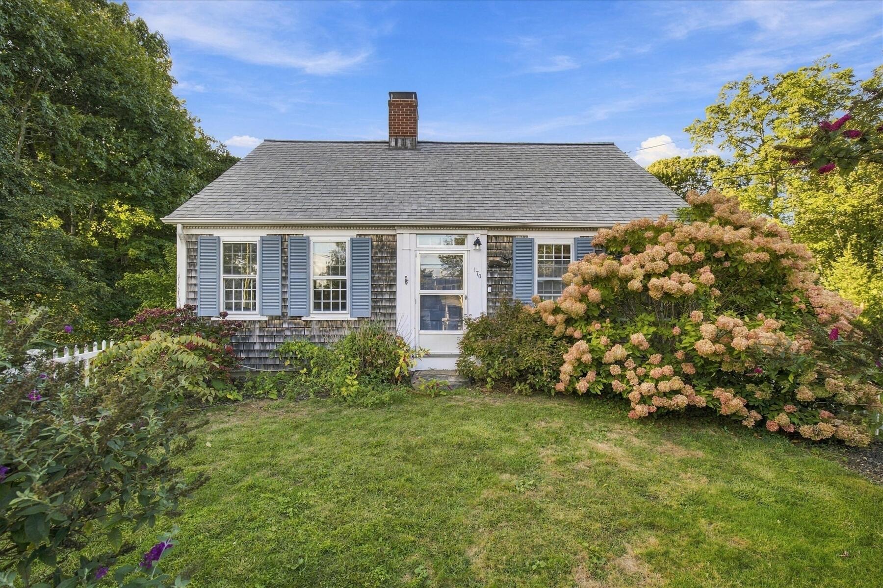 170 Lakeview Avenue Falmouth MA 02540